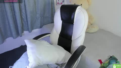 Nahomy online show from 8, 3, 2025