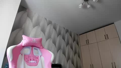 Mika online show from 21, 2, 2025