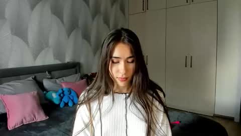 Mika online show from 18, 9, 2025