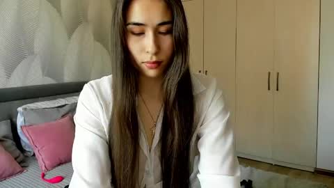 Snapshot of shy_bambiii chatting on 1, 6, 2026 Mika online show from 1, 6, 2026