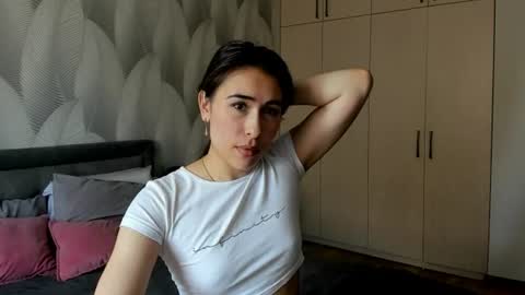 Snapshot of shy_bambiii chatting on 15, 6, 2026 Mika online show from 15, 6, 2026