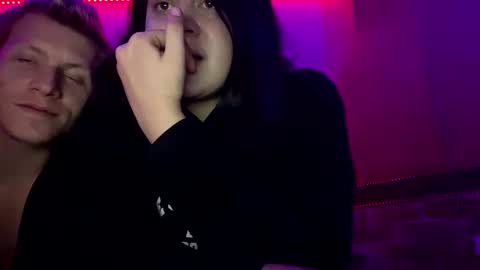shy_couple_cute online show from 2, 2, 2025
