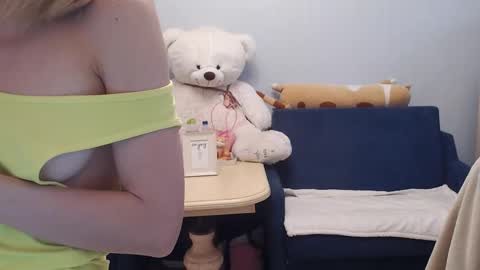 Snapshot of shy_moony chatting on 7, 11, 2025 just Alex online show from 7, 11, 2025