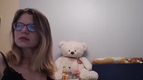 Snapshot of shy_moony chatting on 18, 11, 2025 just Alex online show from 18, 11, 2025