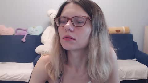 Snapshot of shy_moony chatting on 20, 11, 2025 just Alex online show from 20, 11, 2025