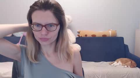 Snapshot of shy_moony chatting on 22, 11, 2025 just Alex online show from 22, 11, 2025