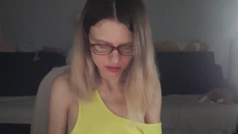 Snapshot of shy_moony chatting on 4, 12, 2025 just Alex online show from 4, 12, 2025