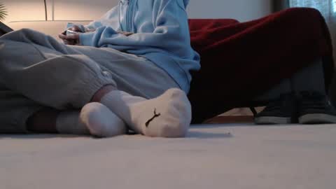 shywhitesocks online show from 22, 4, 2026