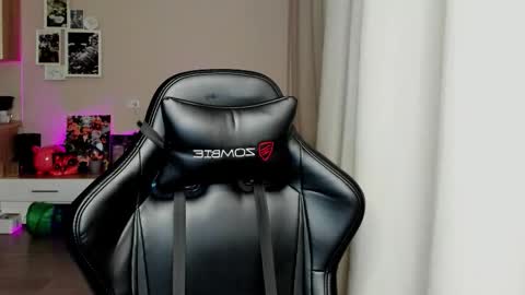 Snapshot of sia0610 chatting on 23, 11, 2025 SIA online show from 23, 11, 2025