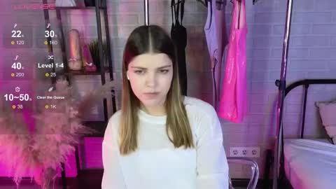 Snapshot of sierra_maddison chatting on 18, 11, 2025 Sierra online show from 18, 11, 2025