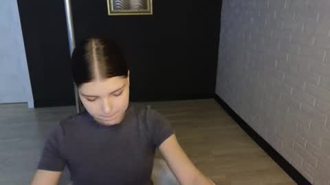 Snapshot of sierra_maddison chatting on 25, 11, 2025 Sierra online show from 25, 11, 2025