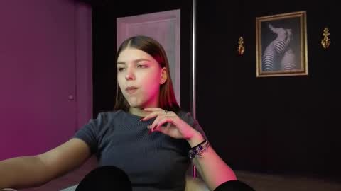 Snapshot of sierra_maddison chatting on 29, 11, 2025 Sierra online show from 29, 11, 2025