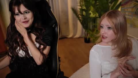 Snapshot of silk_aura chatting on 15, 9, 2025 silk_aura online show from 15, 9, 2025