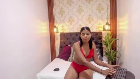 Snapshot of silvanadelatorre chatting on 16, 4, 2026 Silvanadelatorre online show from 16, 4, 2026