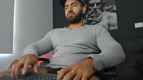 simon_leon01 online show from 17, 1, 2025