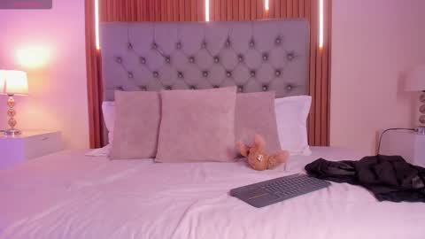 simonastar_ online show from 11, 2, 2026