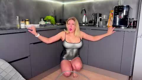 A present for me  online show from 15, 6, 2026