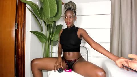 Snapshot of sincerre9_tara chatting on 13, 2, 2025 sincerre9_tara online show from 13, 2, 2025