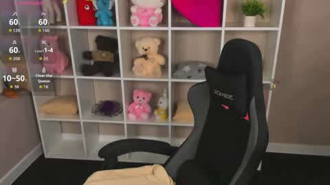 Hi my name is Cindy Id love to see you on my stream. My schedule for the week 2 GMT 3am-9am  MoTuFrSaSu online show from 5, 6, 2026
