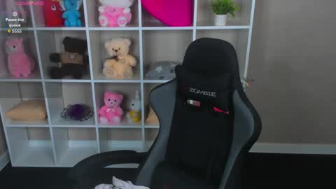 Hi my name is Cindy Id love to see you on my stream. My schedule for the week 2 GMT 3am-9am  MoTuFrSaSu online show from 7, 6, 2026