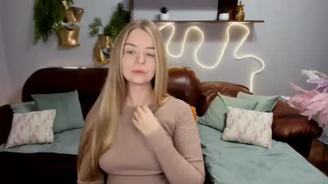 SirenaBloom online show from 15, 9, 2025