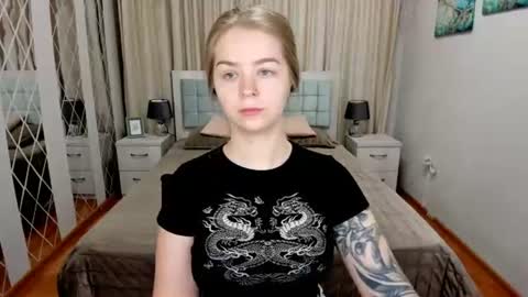 Snapshot of sirenabloom chatting on 12, 6, 2026 SirenaBloom online show from 12, 6, 2026