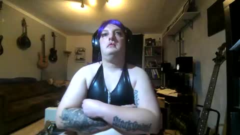 Snapshot of sissylovedoll chatting on 4, 10, 2025 Tiffany Candy online show from 4, 10, 2025