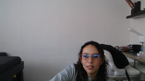 Snapshot of skarlet_adams chatting on 5, 2, 2025 Alice online show from 5, 2, 2025