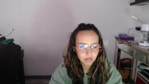 Snapshot of skarlet_adams chatting on 4, 3, 2025 Alice online show from 4, 3, 2025