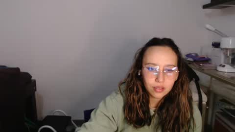 Snapshot of skarlet_adams chatting on 5, 3, 2025 Alice online show from 5, 3, 2025