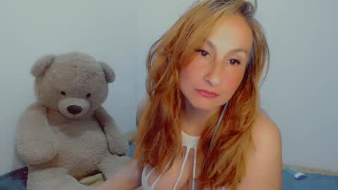 Snapshot of skarlett2072 chatting on 17, 12, 2024 Arlett online show from 17, 12, 2024