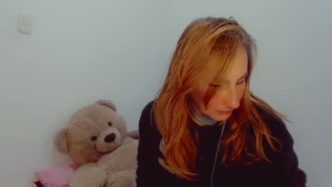 Snapshot of skarlett2072 chatting on 23, 12, 2024 Arlett online show from 23, 12, 2024