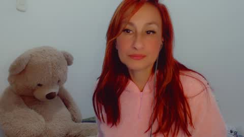 Snapshot of skarlett2072 chatting on 2, 1, 2025 Arlett online show from 2, 1, 2025