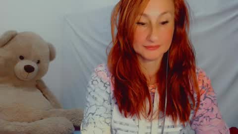 Snapshot of skarlett2072 chatting on 12, 2, 2025 Arlett online show from 12, 2, 2025