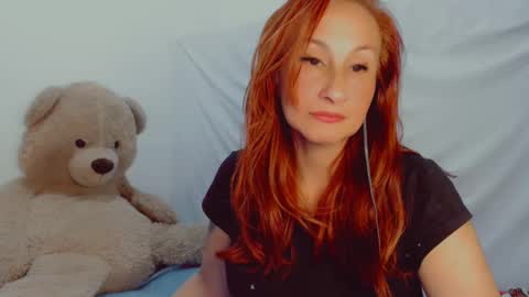 Snapshot of skarlett2072 chatting on 13, 2, 2025 Arlett online show from 13, 2, 2025