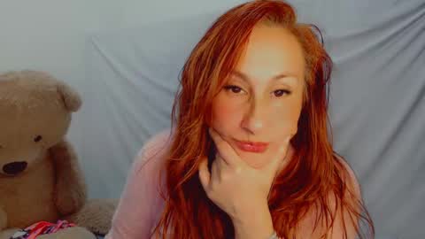 Snapshot of skarlett2072 chatting on 7, 3, 2025 Arlett online show from 7, 3, 2025