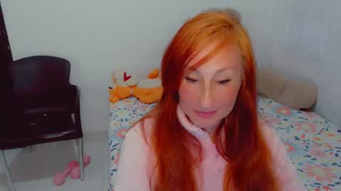 Snapshot of skarlett2072 chatting on 11, 9, 2025 Arlett online show from 11, 9, 2025