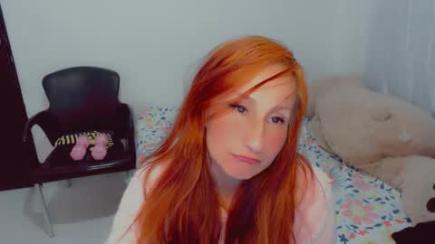 Snapshot of skarlett2072 chatting on 14, 9, 2025 Arlett online show from 14, 9, 2025