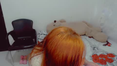 Snapshot of skarlett2072 chatting on 15, 9, 2025 Arlett online show from 15, 9, 2025