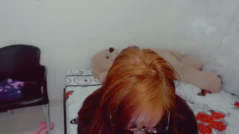 Snapshot of skarlett2072 chatting on 28, 9, 2025 Arlett online show from 28, 9, 2025