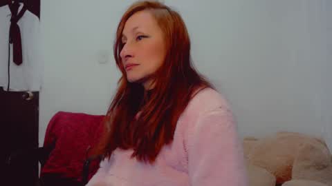 Snapshot of skarlett2072 chatting on 7, 10, 2025 Arlett online show from 7, 10, 2025