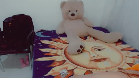 Snapshot of skarlett2072 chatting on 8, 11, 2025 Arlett online show from 8, 11, 2025