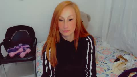 Snapshot of skarlett2072 chatting on 12, 11, 2025 Arlett online show from 12, 11, 2025