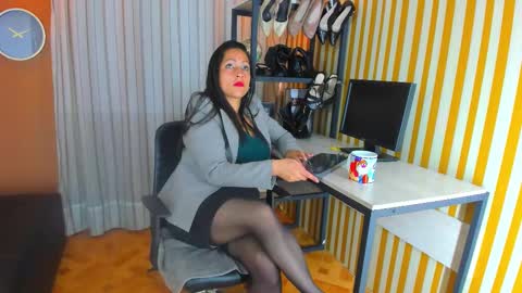 skarlettbarnes online show from 12, 11, 2025