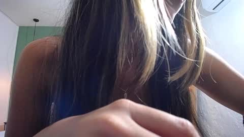 skinny_hottie18 online show from 19, 1, 2025