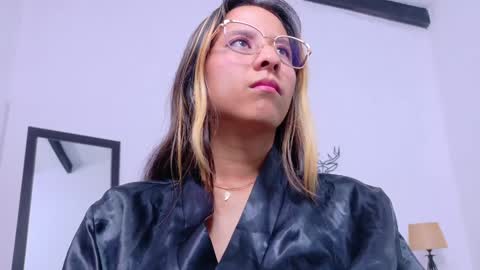 skinny_hottie18 online show from 5, 2, 2025