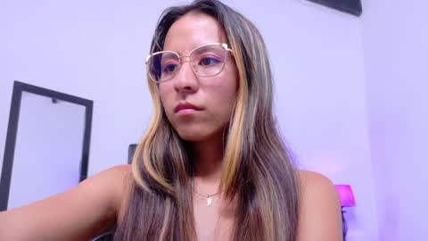 skinny_hottie18 online show from 6, 2, 2025