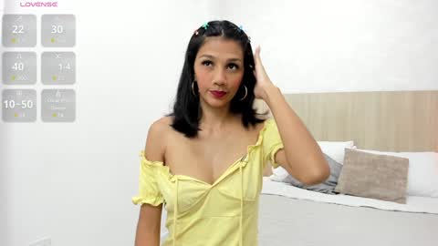 Snapshot of skinny_lilly chatting on 5, 12, 2024 lilly online show from 5, 12, 2024