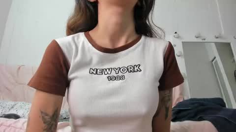 Snapshot of skinnyandcute_ chatting on 18, 5, 2026 Mariah Black online show from 18, 5, 2026