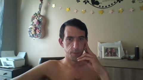 Snapshot of skinnybigcock2 chatting on 23, 6, 2026 SkinnyBigCock2 online show from 23, 6, 2026